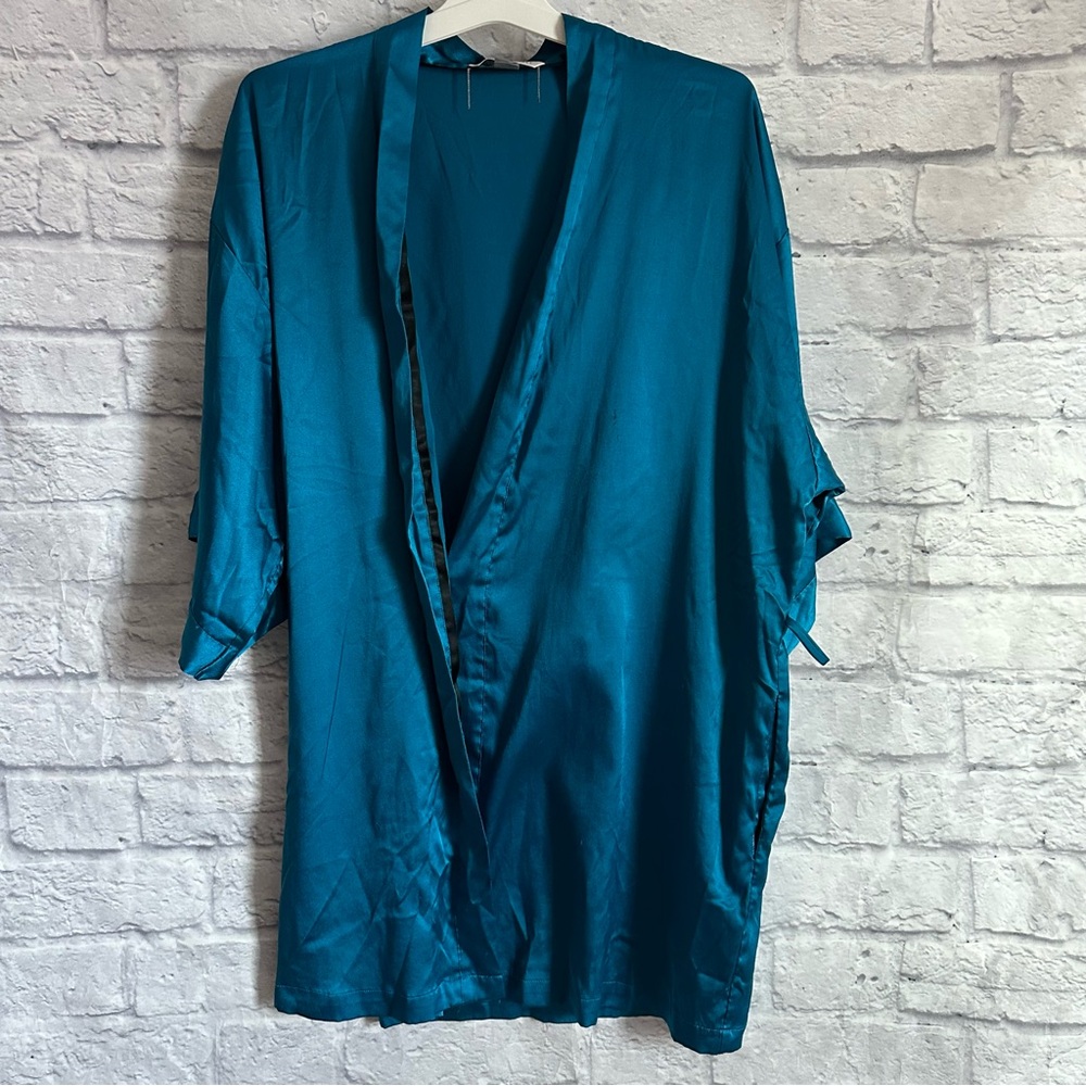 PREOWNED VICTORIAS SECRET BLUE TEAL SATIN ROBE ONE SIZE NO BELT KIMONO